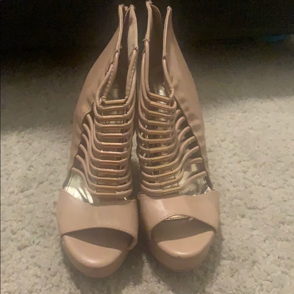 Nude shoe